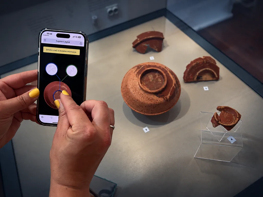 Visitor exploring Roman pottery in augmented reality on a smartphone – Fragment Digital web AR exhibition, Archaeological Museum Zadar